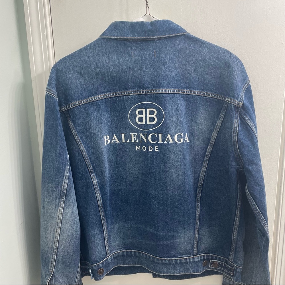 Embroidered BB Mode Denim Jacket sz. 48
Size: Men's US M / EU 48-50 / 2
Blue